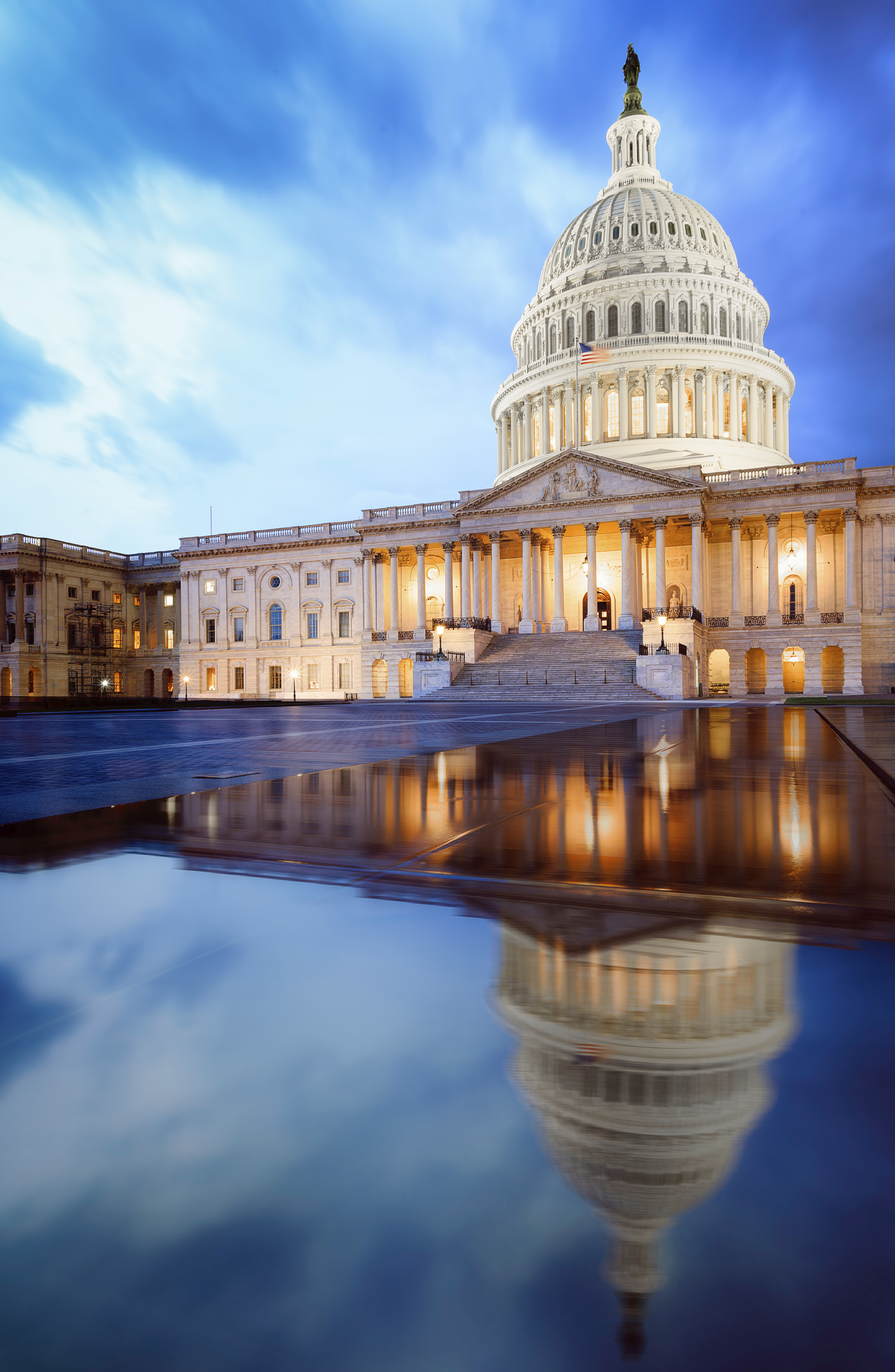 Capitol_building_with_reflection